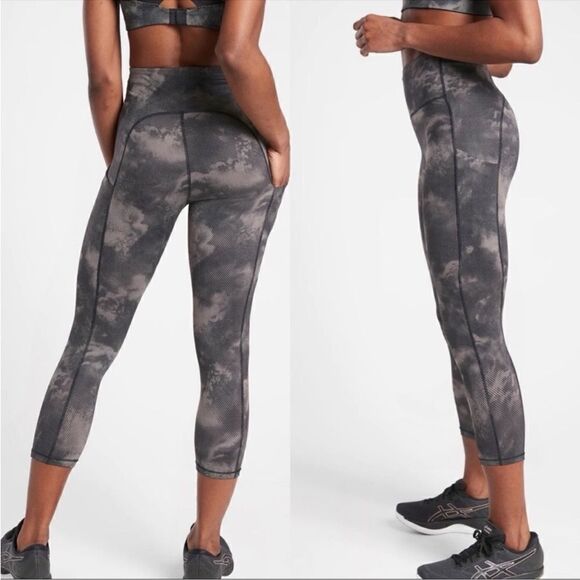 Athleta Ultimate Stash Pocket Printed Capri M - Picture 3 of 10